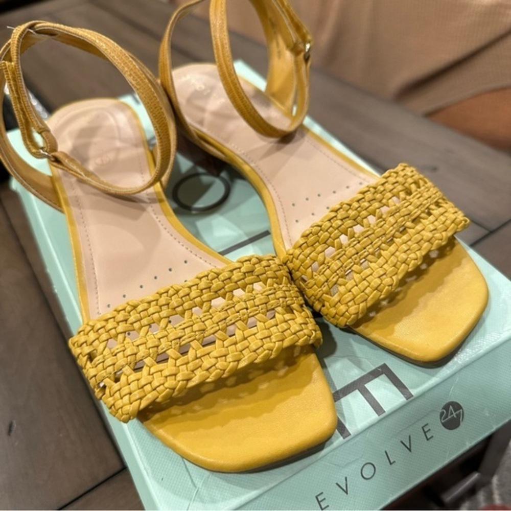 Evolve Yellow Woven Sandals ankle straps Flats size 8.5 #TC8